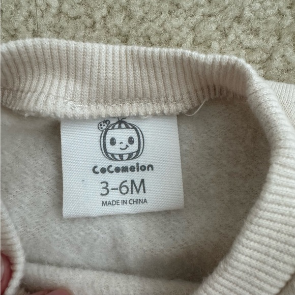 Cocomelon sweater set 3-6m - Picture 5 of 7